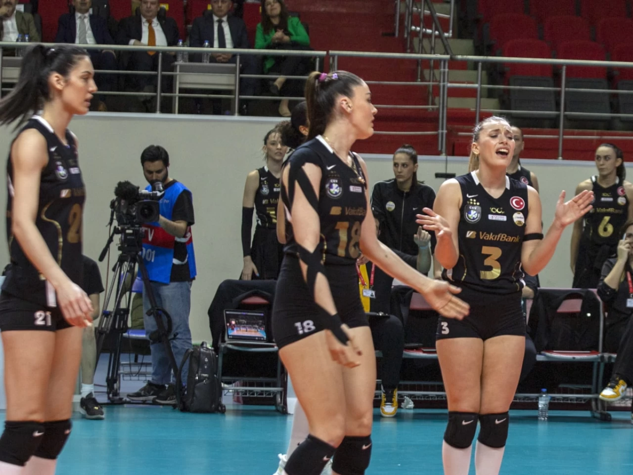 VakıfBank'tan Zehra Güneş ve Cansu Özbay'ın Sağlık Durumuna Dair Açıklama