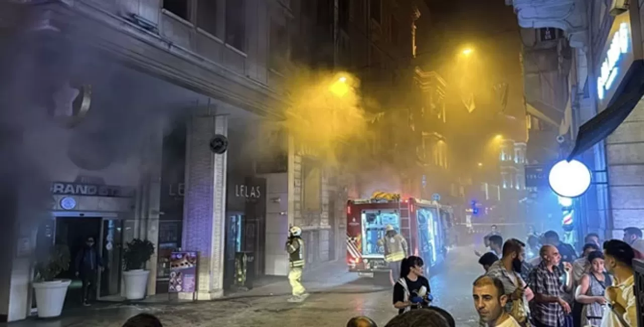 Beyoğlu'nda 9 katlı otelde çıkan yangın söndürüldü!