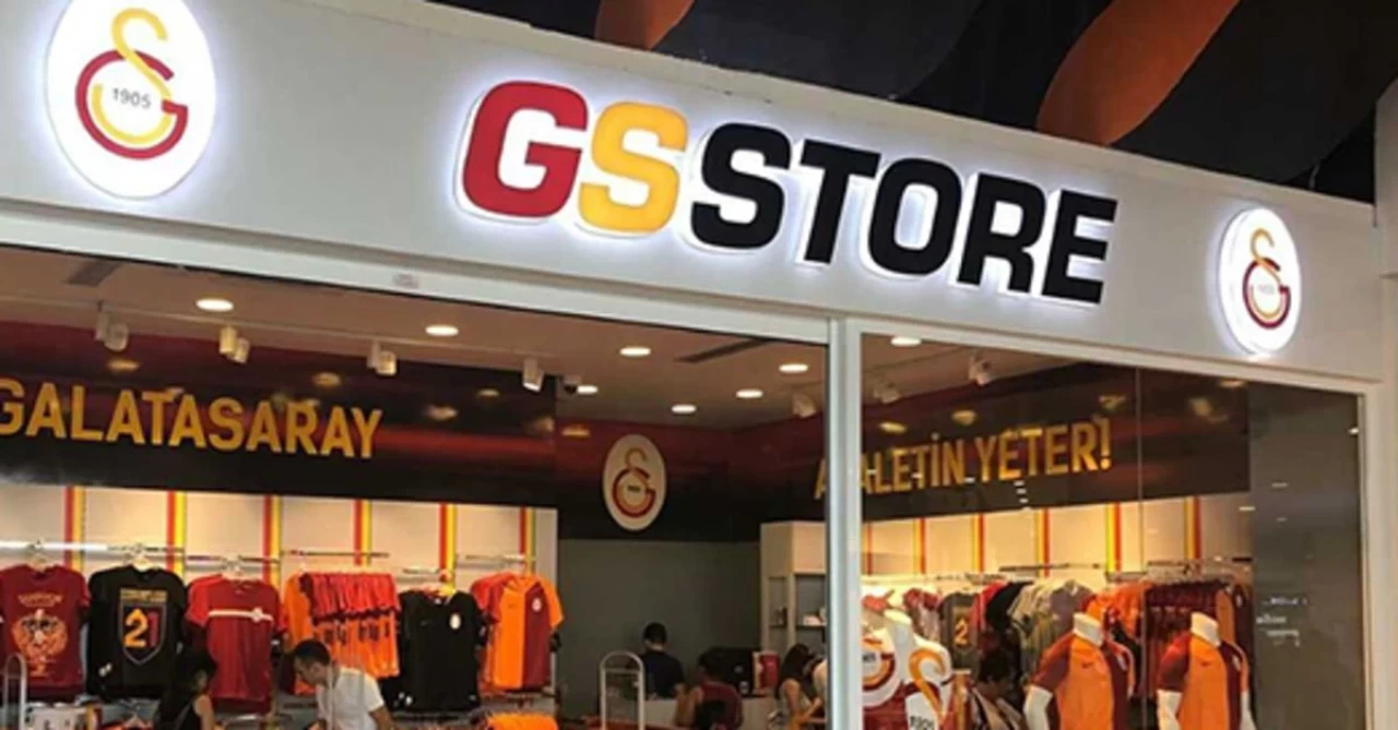 Wesley Sneijder, GS Store Tanıtımında ‘Fener Ağlama’ Müziğiyle Doblo Kullandı