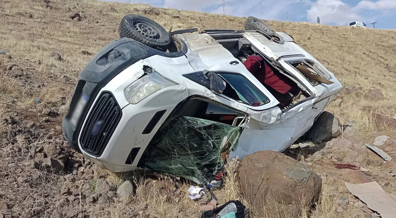 Muş'ta minibüs şarampole düştü: Çok sayıda yaralı var