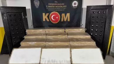 Şüphe üzerine durdurulan kamyonetten 600 bin TL'lik kaçak sigara çıktı