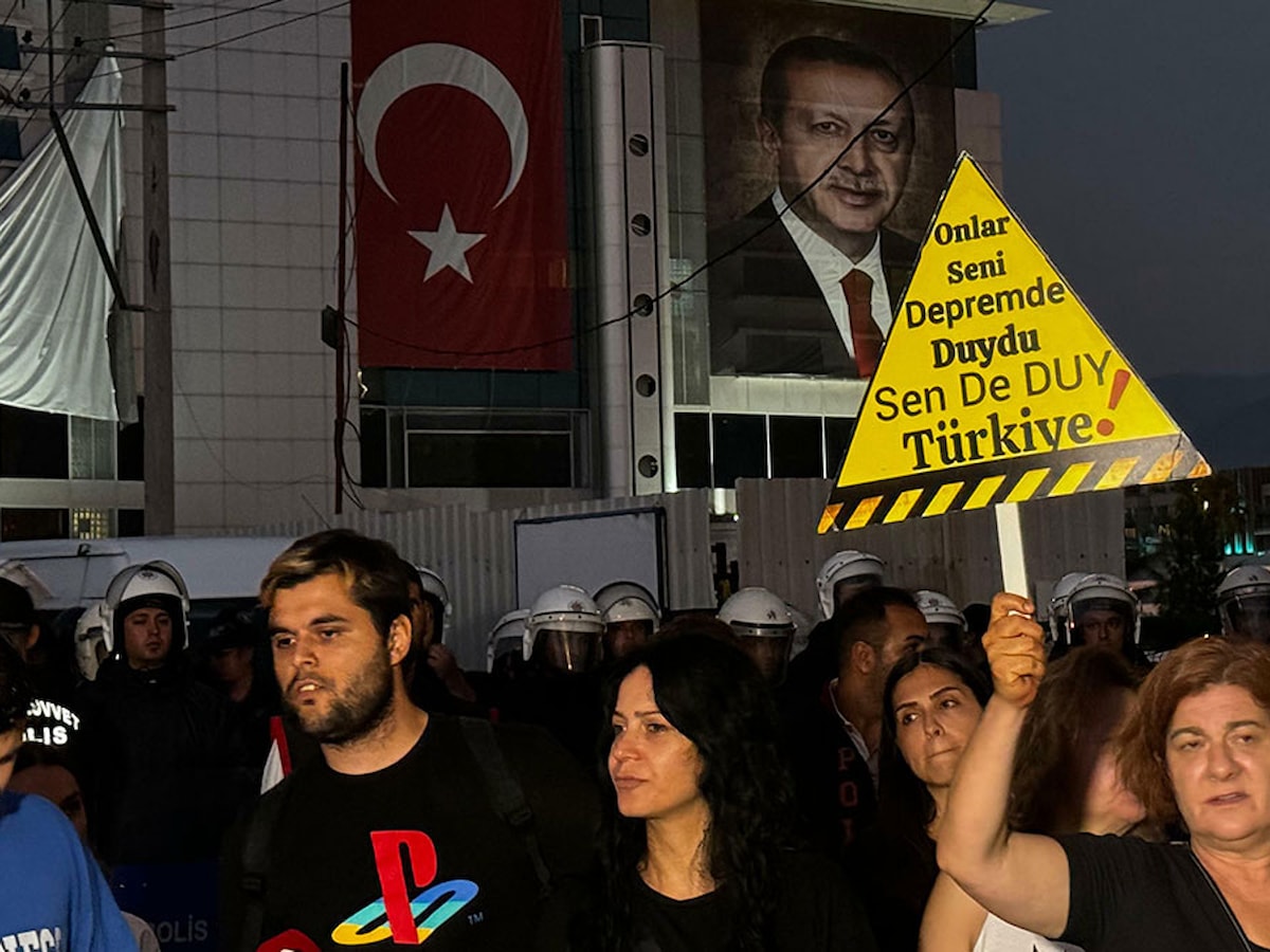 AKP Genel Merkezi Önünde Ötanazi Karşıtı Protesto Gerçekleştirildi