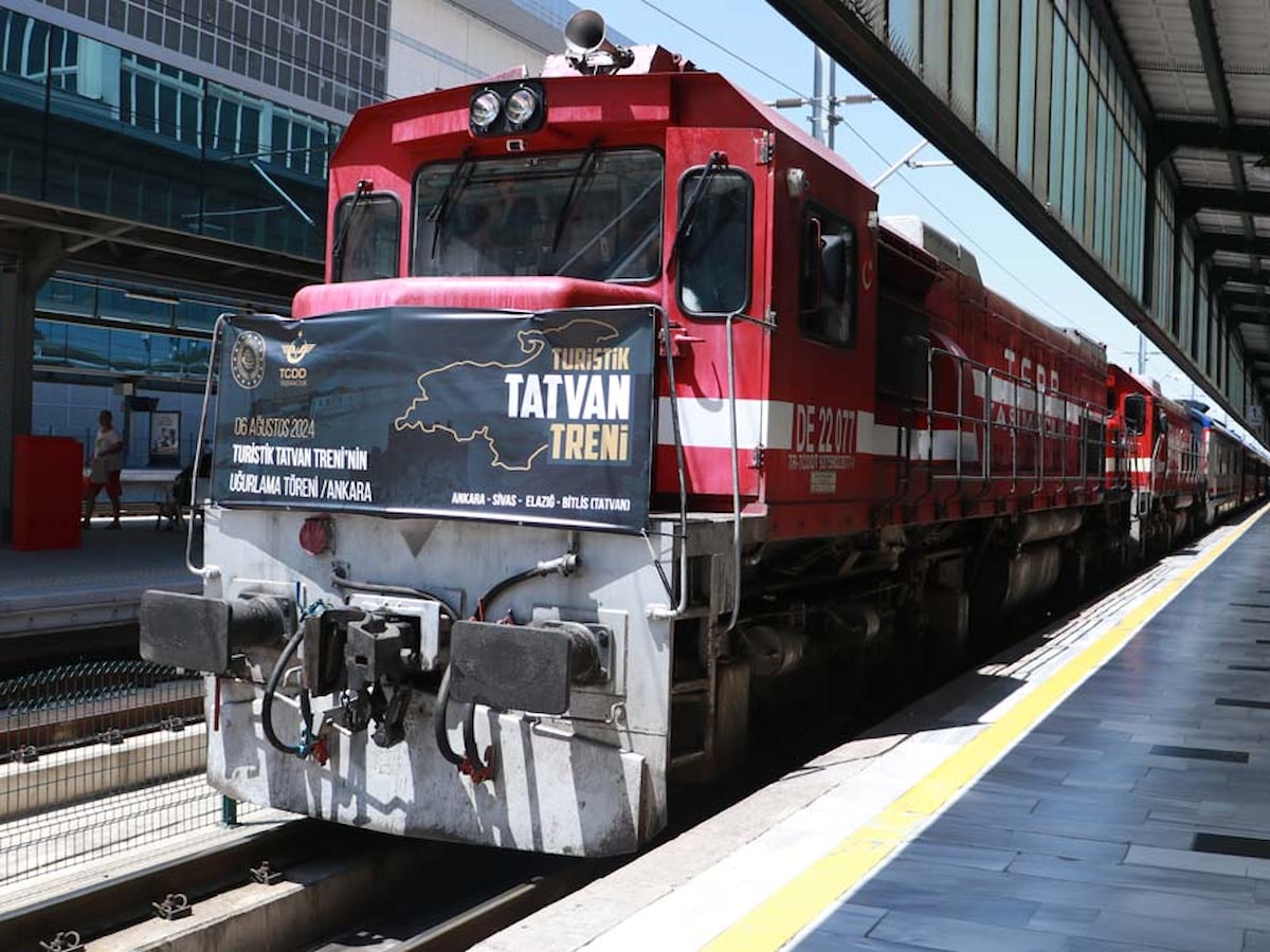 Tatvan'ı Keşfetmek İçin Doğu Anadolu'nun Tren İle Keyifli Yolculuğu