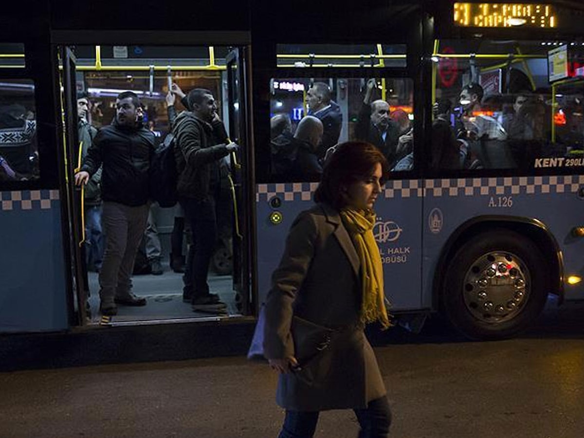 İBB'den Kadın Yolculara Yeni Güvenlik Uygulaması: Tüm Toplu Taşıma Hatlarında Geçerli