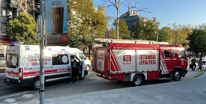 Marmaray'da kan donduran olay: Raylara atladı, trenin altına sıkıştı