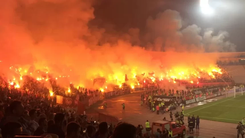 Tarihi derbi öncesi skandal: Holiganlar Partizan Stadı'nı ateşe verdi!