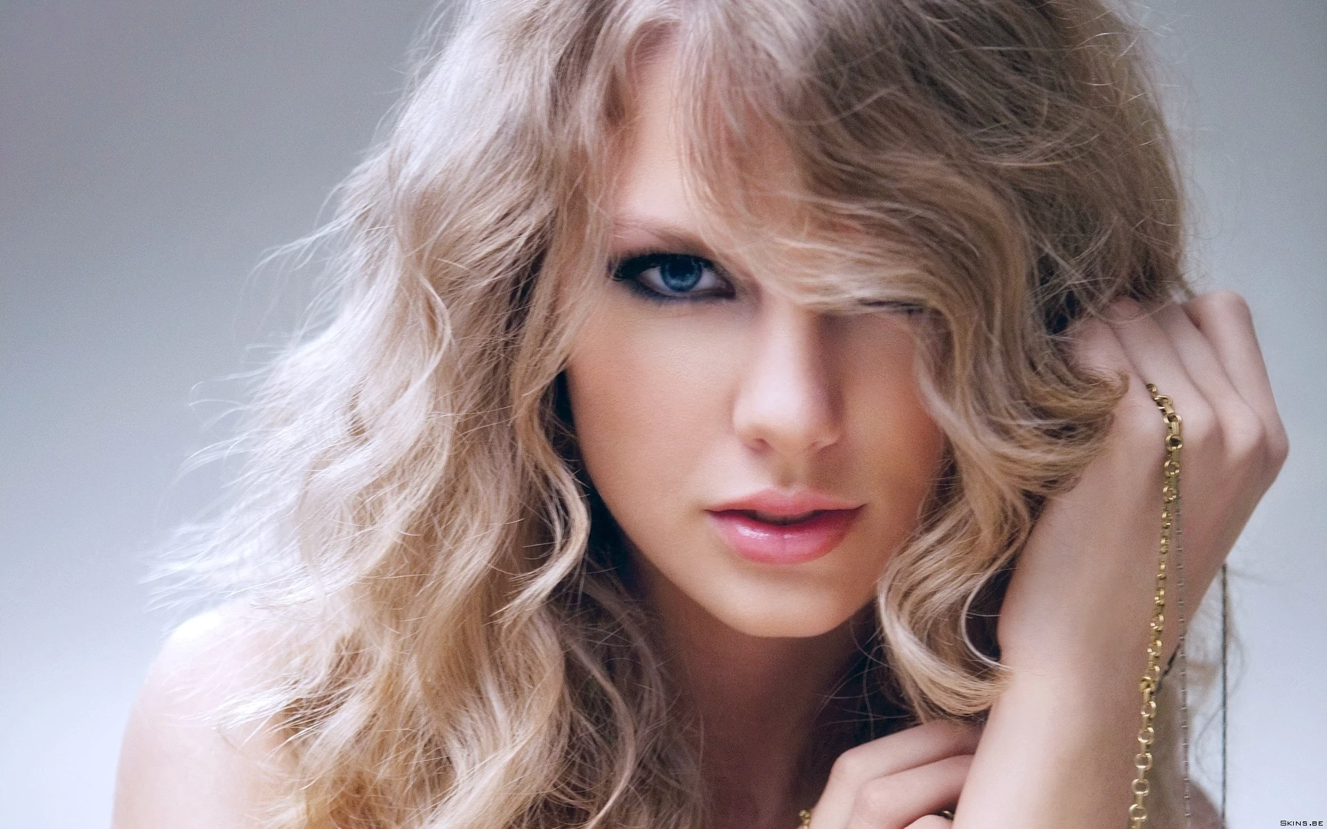 Taylor Swift Kimdir?